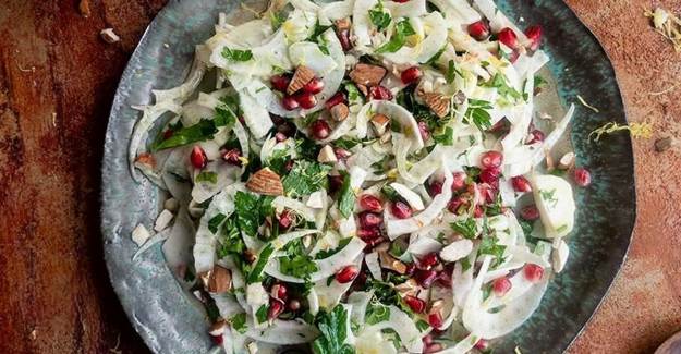 Badem ve Narlı Rezene Salatası Tarifi