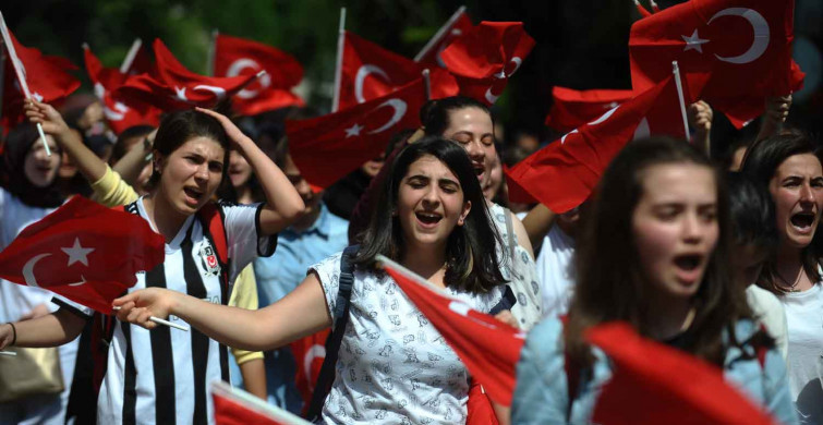 Bağımsızlık meşalesi 103 yıldır yanıyor: 19 Mayıs Atatürk'ü Anma Gençlik ve Spor Bayramı'nda, Ulu Önder Mustafa Kemal Atatürk’ü sevgi ve saygıyla anıyoruz!