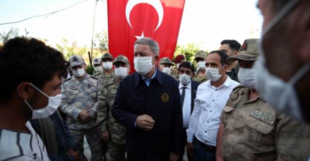 Bakan Akar Siyah Kaya Üs Bölgesi’nde İnceleme Yaptı