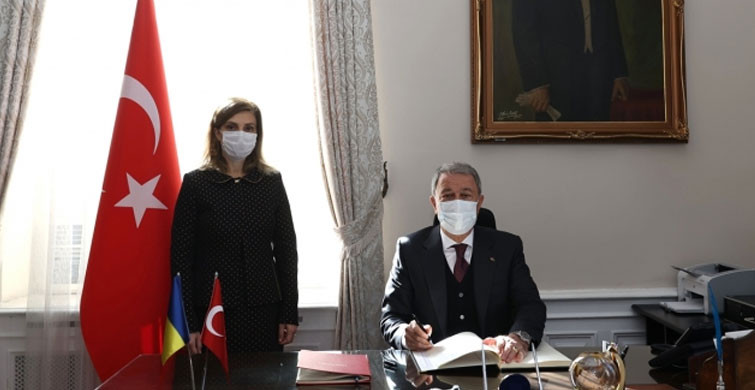 Bakan Akar Türkiye'nin Bükreş Büyükelçiliğine Ziyaret Etti