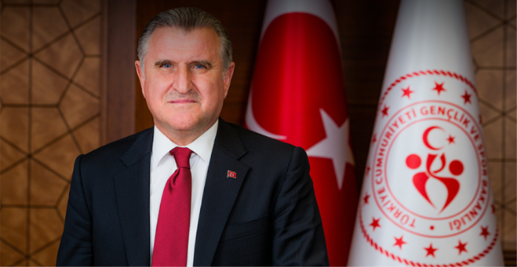 Bakan Bak: 'Futbolda pozitif bir gündemle ilerlemeliyiz'