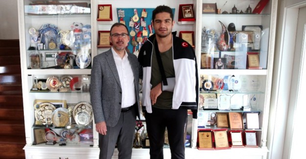 Bakan Kasapoğlu'ndan Taha Akgül'e Ziyaret
