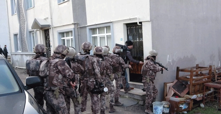 Balıkesir'de Suç Örgütüne Operasyon Düzenlendi 10 Kişi Gözaltına Alındı