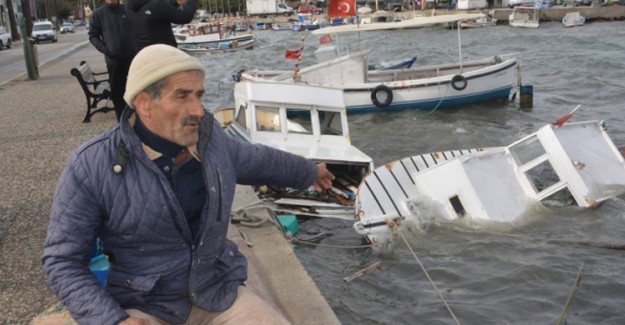  Balıkesir'deki Fırtına Balıkçıların Ekmek Teknelerini Ele Geçirdi