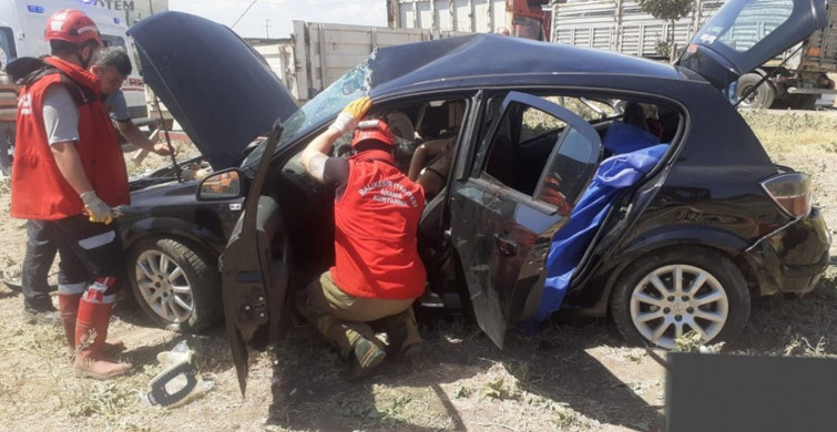 Bandırma'da Korkunç Kaza: Otomobil ile Kamyonet Çarpıştı: 2 Ölü, 4 Yaralı
