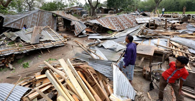 Bangladeş'in Başkenti Dakka'da Fırtına: 10 Ölü 