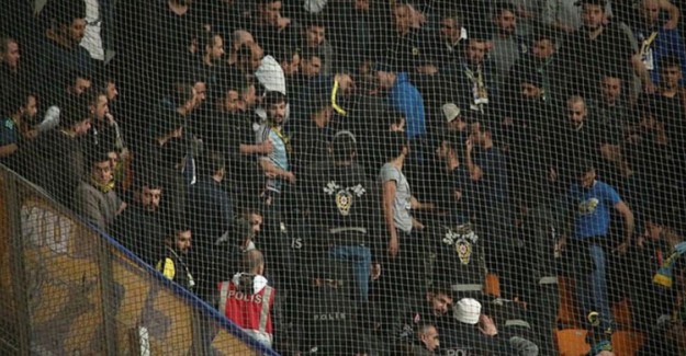 Başakşehir Maçı Öncesinde Fenerbahçe Taraftarları Kendi Arasında Kavga Etti