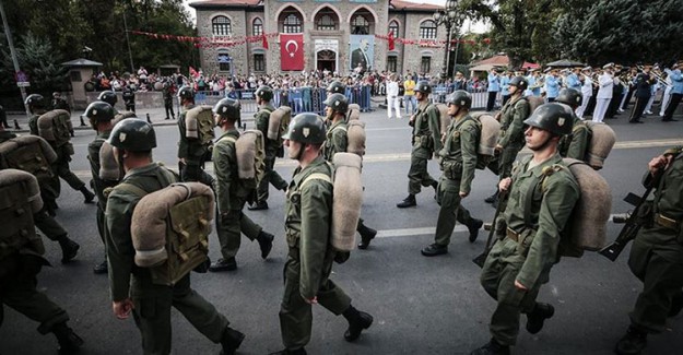 Başkent Ankara'da 30 Ağustos Kortej Yürüyüşü Gerçekleşti 
