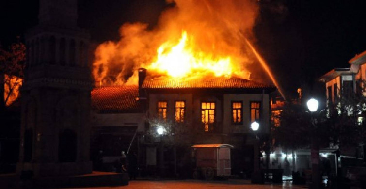 Başkent’te yangın paniği yaşandı! Tarihi mahalledeki yangın herkesi korkuttu