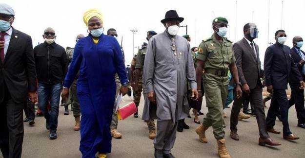Batı Afrikalı Liderler, Mali’deki Darbeci Liderlerle Bir Araya Geldi