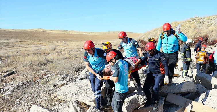 Bayburt'ta 5.8 Büyüklüğünde Deprem Tatbikatı Gerçekleştirildi