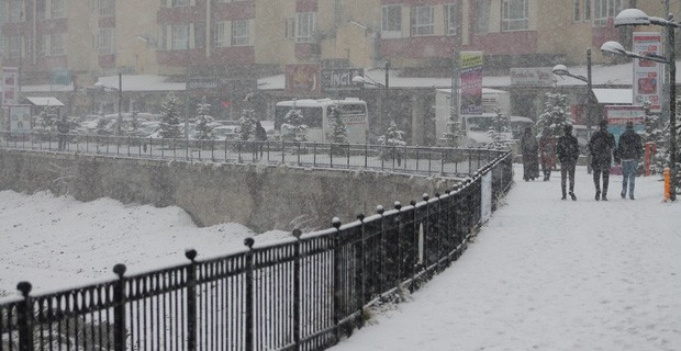 Bayburt'ta Kar Nedeniyle Eğitime Bir Gün Ara Verildi