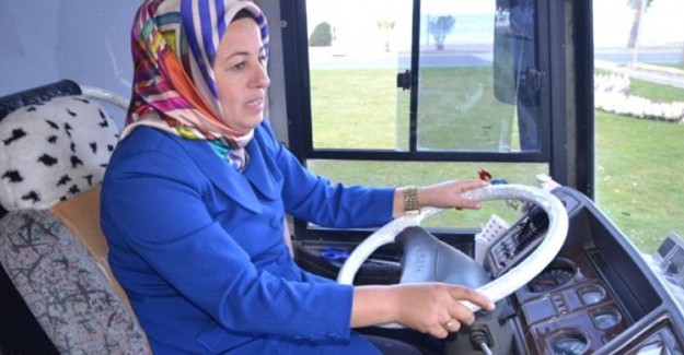 BBP Fatsa Belediye Başkanı Fatma Yümlü, Seçim Otobüsünü Kendisi Kullandı