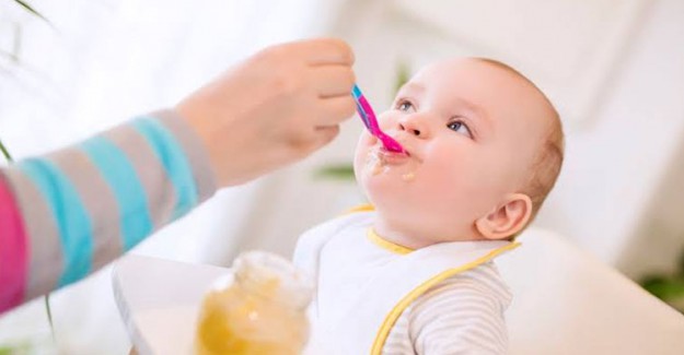 Bebekler Ek Gıdaya Ne Zaman Başlamalı?