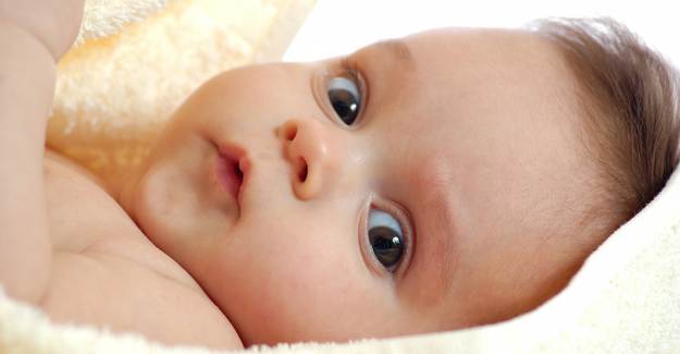 Bedava İnternet İçin Bebeğe Twifia İsmini Verdiler