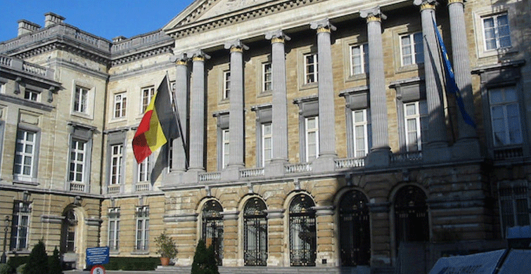 Belçika Yeniden Hükümet Krizinin Eşiğinde