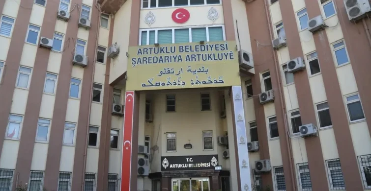 Belediyede evrakta sahtecilik yapan müdür ve tekniker görevden alındı