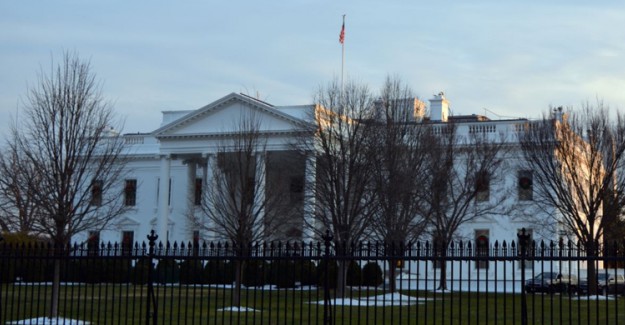 Beyaz Saray'da Hareketli Dakikalar! Çevrede Silah Sesleri Duyuldu