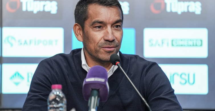 Beşiktaş Teknik Direktörü Van Bronckhorst, Konyaspor Galibiyetini Değerlendirdi