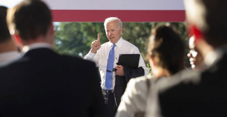 Biden'ın Yönlendirilme İddiaları: Talimat Kartlarıyla Yönetiliyor