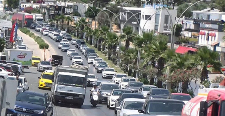 Bodrum'dan rekor araç geçişi! Bayram sonrası trafik kitlendi 100 bin araç Bodrum'dan çıkış yaptı