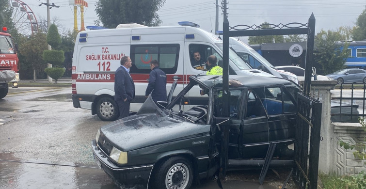 Bolu'da Duvara Çarpan Araçta Baba ve Kızı Yaralandı