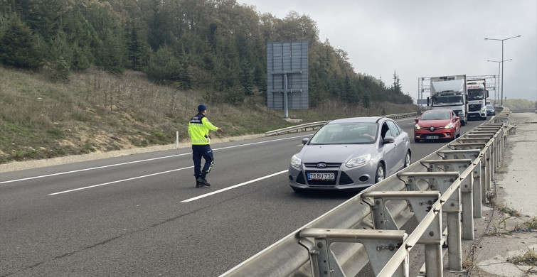 Bolu'da Tanker ve Otomobil Çarpıştı: Sürücüler Yaralandı