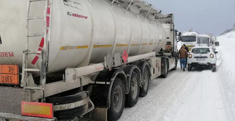 Bolu Dağı Tüneli’nde Ulaşıma Kar Engeli: İstanbul Yönü Trafiğe Kapatıldı!