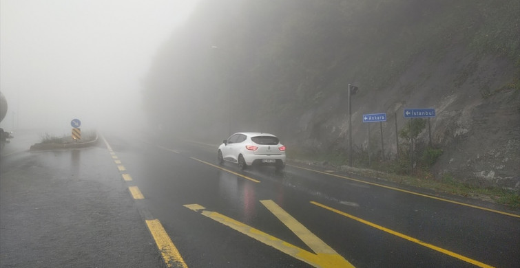 Bolu Dağı'ndaki Sağanak ve Sis Görüş Mesafesini Düşürdü