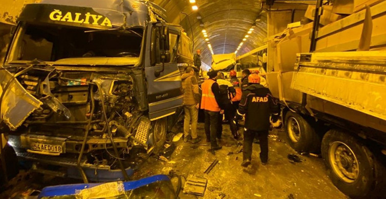Bolu Tüneli’nde kar küreme aracının karıştığı zincirleme kaza: Ölü ve yaralılar var