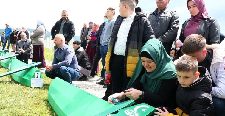 Bosna'da 29 Yıl Önce Katledilen 5 Masum Vatandaş Toprağa Verildi