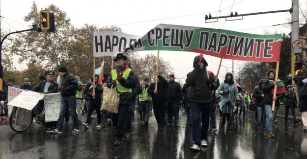 Bulgaristan'da Hükümet Karşıtı Protestolarda Yollar Kapatıldı 