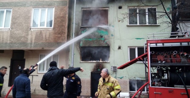 Bursa'da 3 Katlı Binada Korkutan Yangın