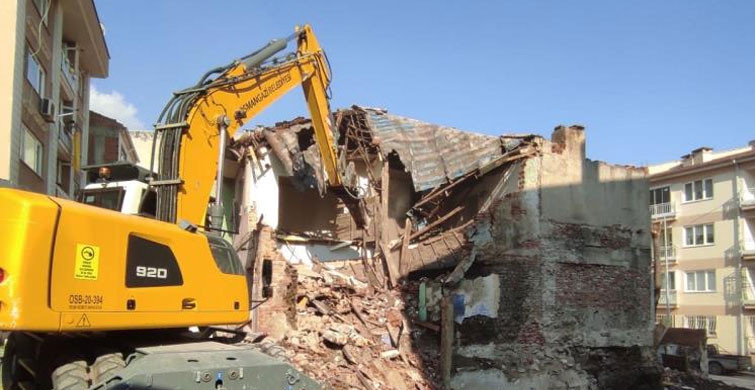 Bursa’da 4 Ayda Tehlike Oluşturan 41 Metrûk Bina Yıkıldı