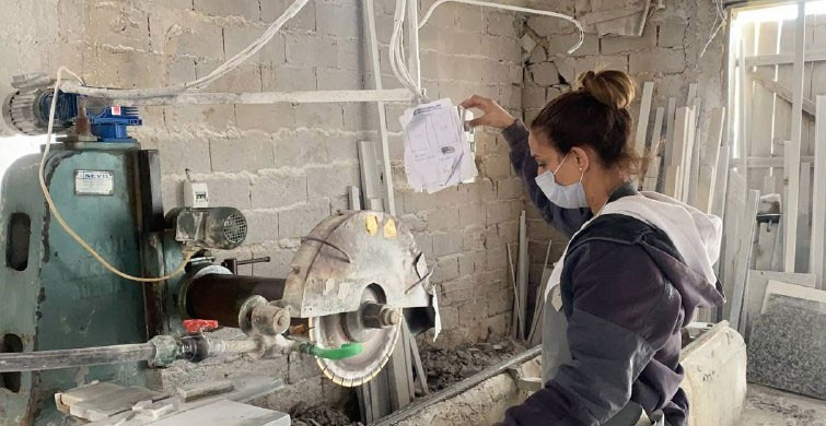 Bursa'da Emekçi Kadın Ekmeğini 'Mermer'den Çıkartıyor