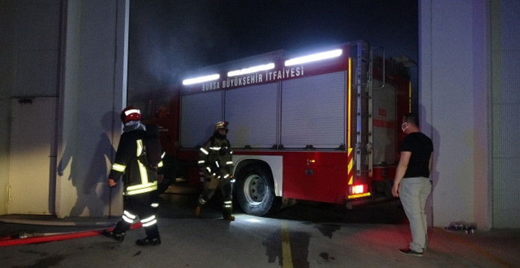 Bursa'da Fabrika Yangınında 6 İşçi Dumandan Etkilendi