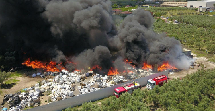 Bursa'da Geri Dönüşüm Tesisinde Yangın Meydana Geldi