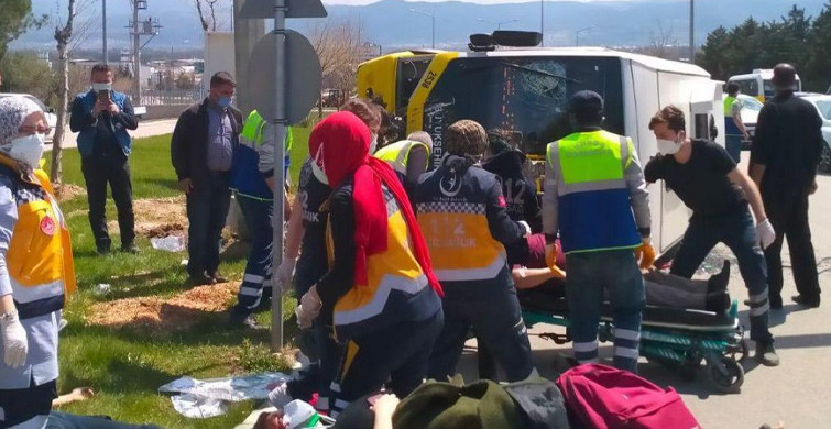 Bursa'da Kontrolden Çıkan Midibüs Devrildi: 5 Yaralı