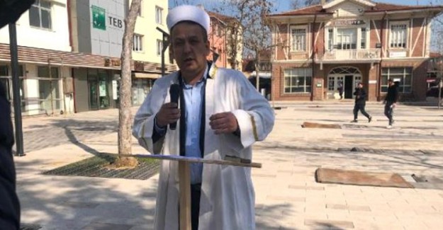 Bursa'nın Yenişehir İlçesi Bağımsız Belediye Başkanı Adayı Baki Şahan, Cübbe ile Miting Yaptı