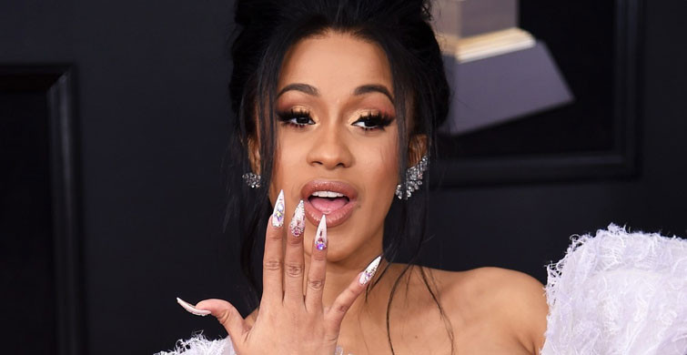 Cardi B Makyajsız Halini Paylaştı