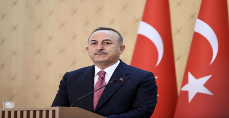 Çavuşoğlu’nun bozkurt işareti