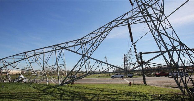  Çekya'da Kuvvetli Fırtına! 100 Bin Konut Elektriksiz Kaldı