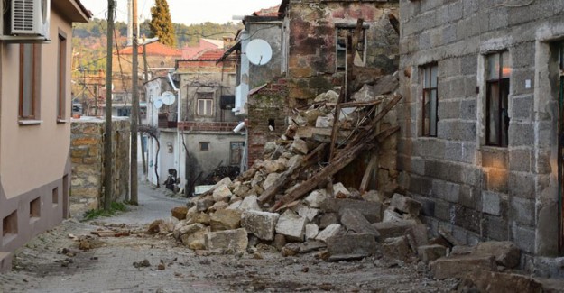 Çevre ve Şehircilik Bakanı Murat Kurum, Çanakkale'deki Depremin Bilançosunu Açıkladı