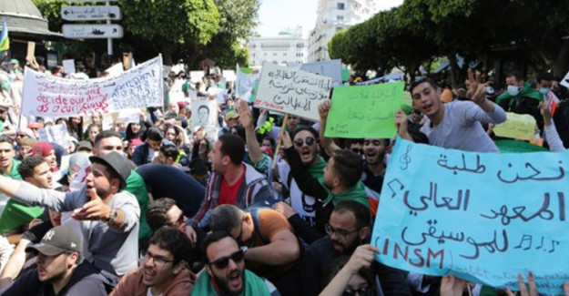 Cezayir Halkı Buteflika'nın Kardeşi Said'den Hesap Sorulmasını İstiyor