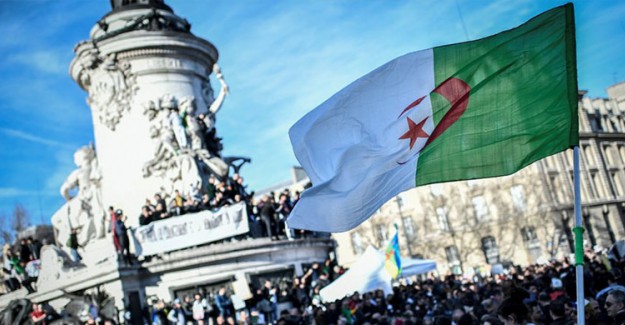 Cezayir'de Cumhurbaşkanlığı Seçimlerine 9 Adaylık Başvurusu Yapıldı