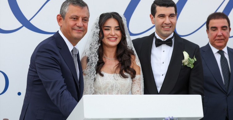 CHP Genel Başkanı Özgür Özel, Avcılar'da Nikah Şahidi Oldu