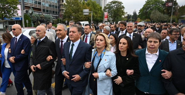 CHP ve Sendikalar Okullardaki Sorunlara Dikkat Çekmek İçin Eylem Düzenledi