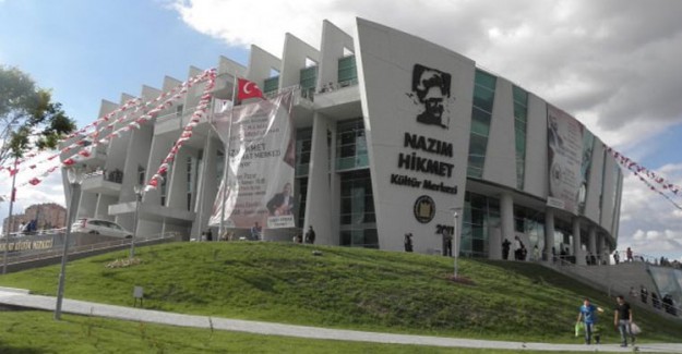CHP'li Belediye Mehmet Akif İsmini Silip Nazım Hikmet Yaptı