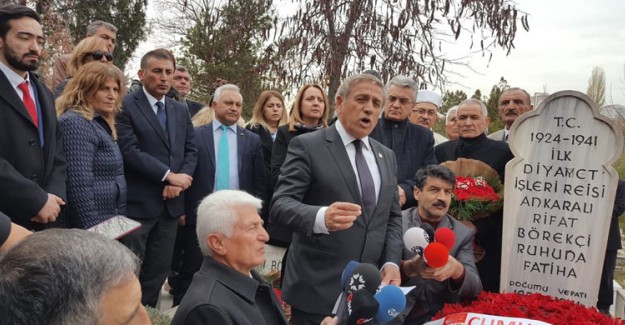 CHP'liler Türkiye'nin İlk Diyanet İşleri Başkanı Börekçi'yi Mezarı Başında Andı