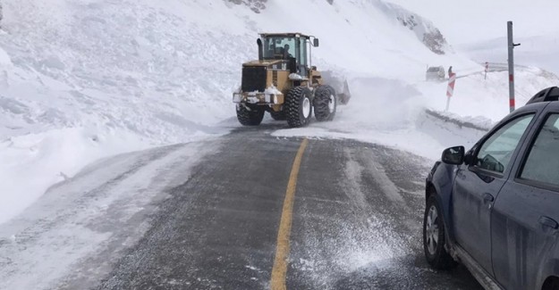 Çığ Riski Sebebiyle Kapatılan Ardahan-Ardanuç Kara Yolu Açıldı